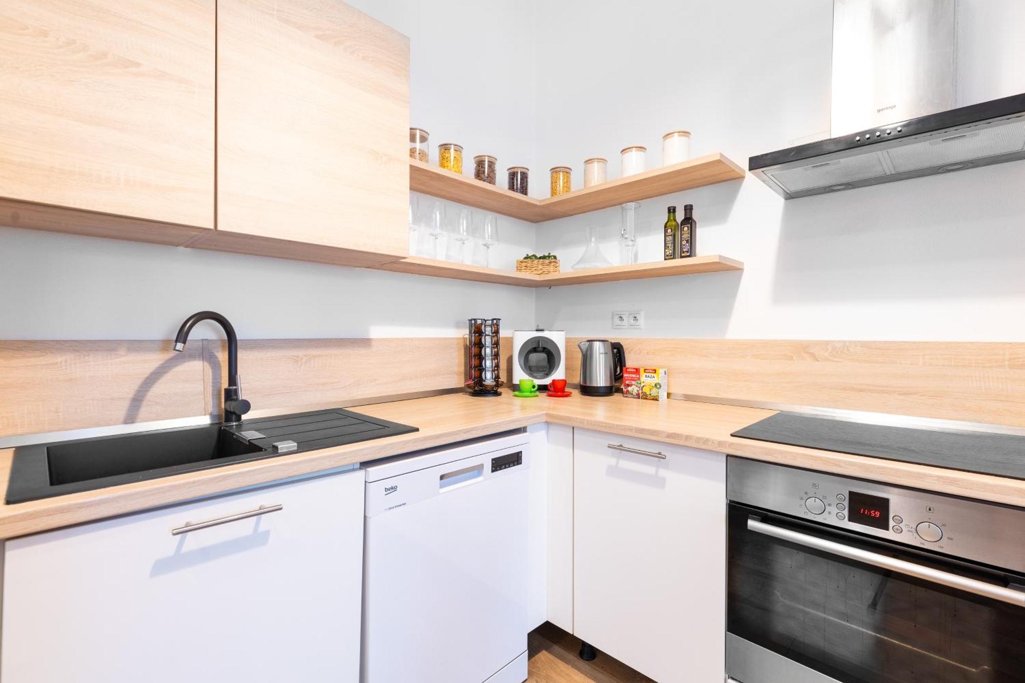 Skackava - Beautiful New In Direct Centrum, 24h Self Check-in * Banska Bystrica